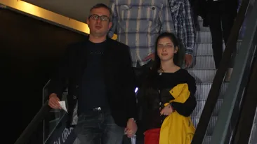 Imbracata banal la o premiera. Fiica Loredanei a crescut peste noapte, dar nu pare sa ii mosteneasca extravagantele vestimentare!