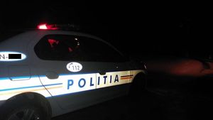 Doi poliţişti din Vâlcea au fost bătuţi în trafic, după o urmărire cu nouă focuri de armă