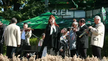 Adusa in pragul sinuciderii de un diagnostic gresit! O cantareata de muzica populara a trait un cosmar inimaginabil!