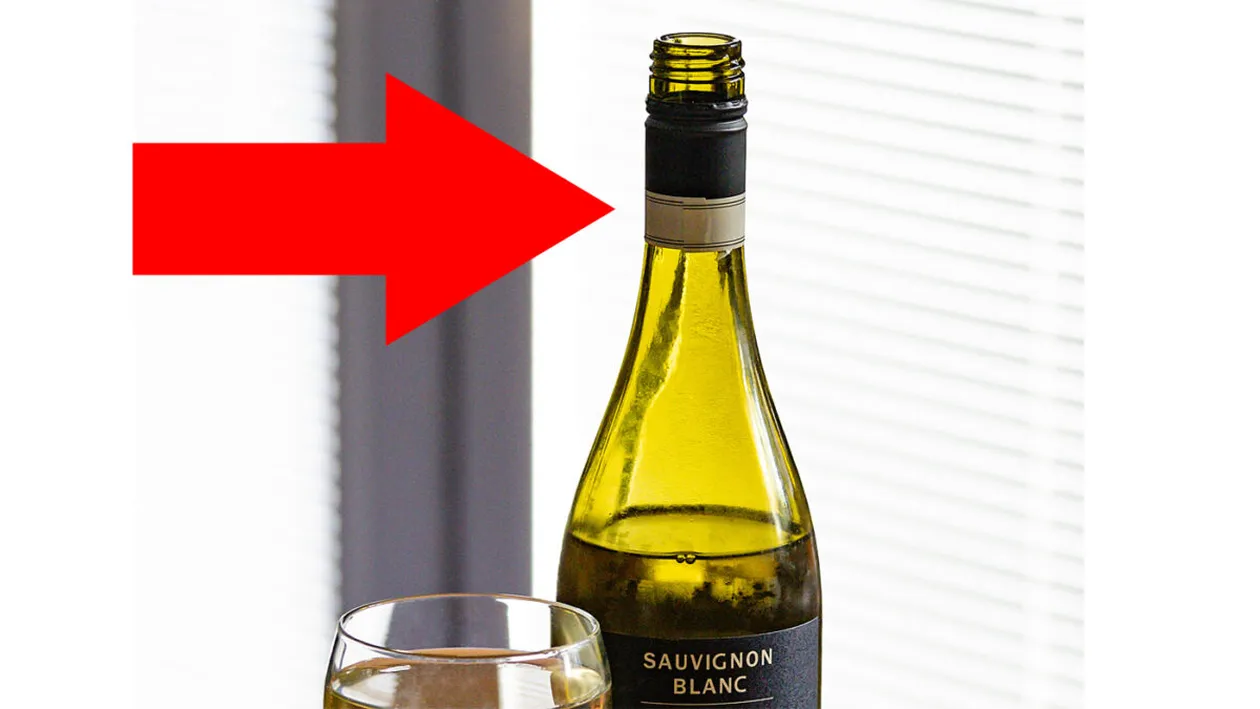 Te-ai întrebat vreodată? De ce toate sticlele de vin au gâtul lung?