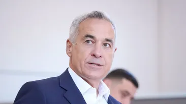 Cum a apărut Cristela Georgescu în această dimineață la brațul lui Călin Georgescu. Schimbarea majoră pe care a făcut-o