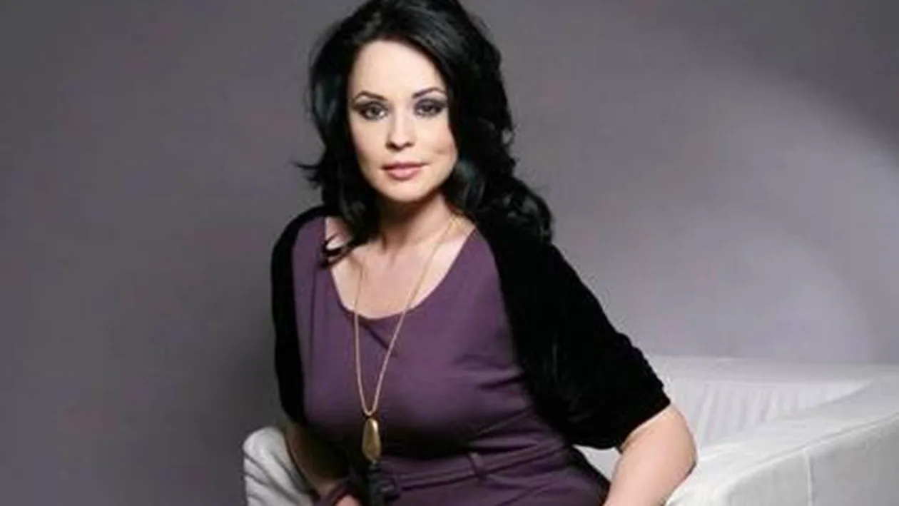 Andreea Marin, mai mulata ca niciodata! Imbracata In colanti, vedeta a atras privirile muncitorilor de pe strada!