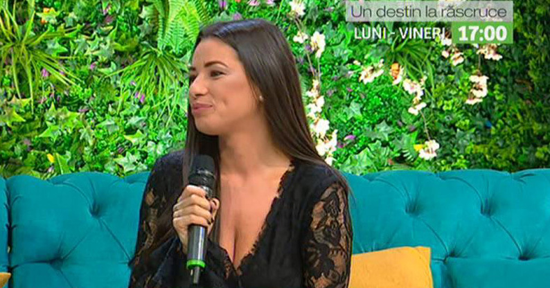 Cum a apărut Roxana Vancea în emisiunea lui Teo. Rochia mini a lăsat să se vadă tot