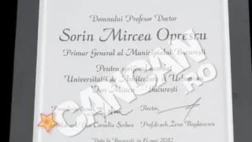 La implinirea a 120 de ani de la infiintarea institutiei, Oprescu i-a oferit cheia orasului presedintelui Universitatii de Arhitectura