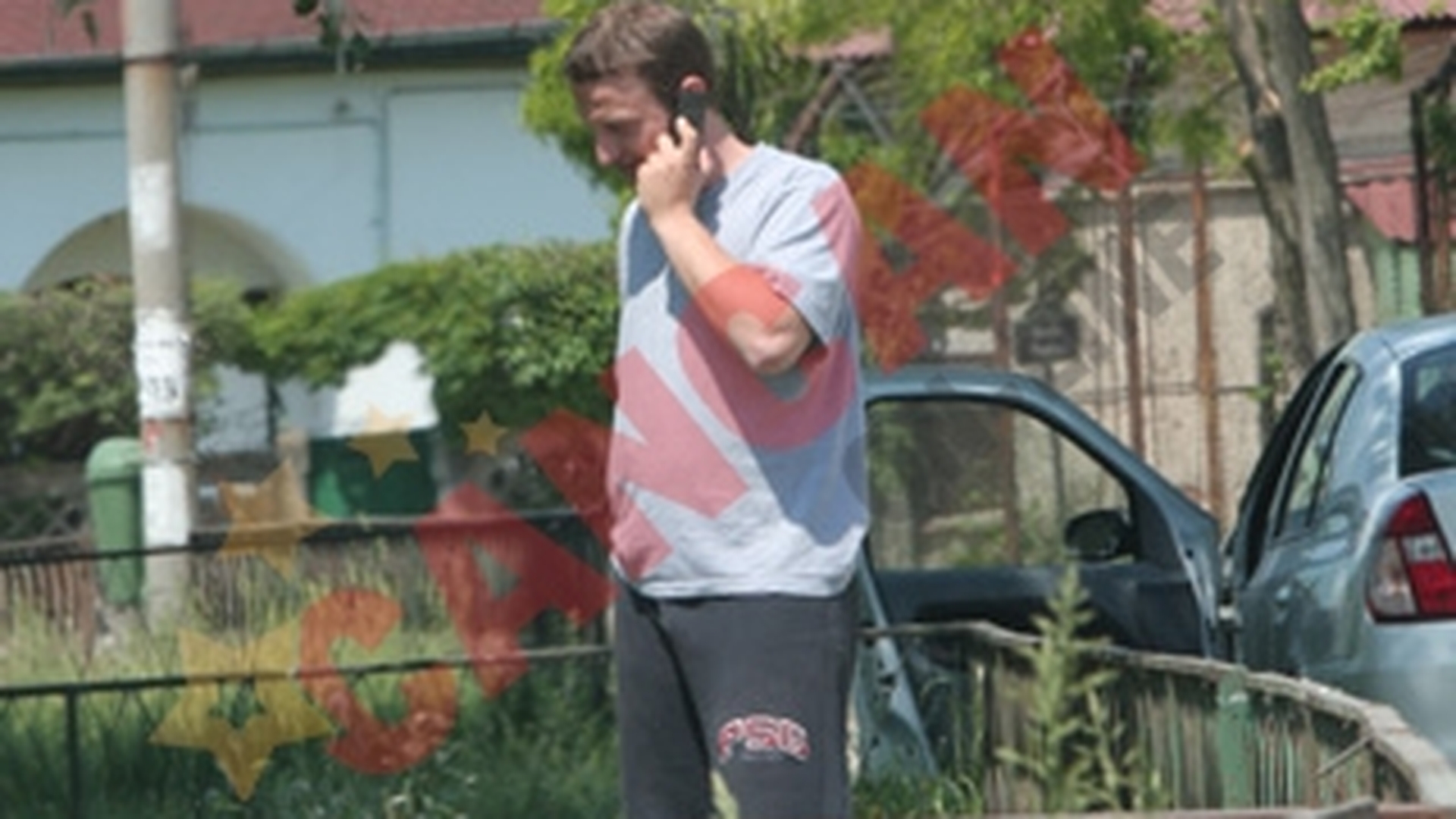 Andrei Tinu  iese in strada ca sa vorbeasca la telefon!