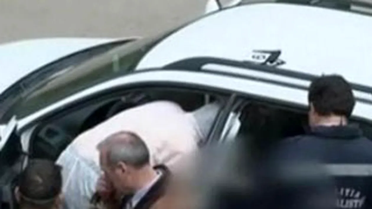 VIDEO Un barbat din Iasi a fost gasit cu gatul taiat in propria masina