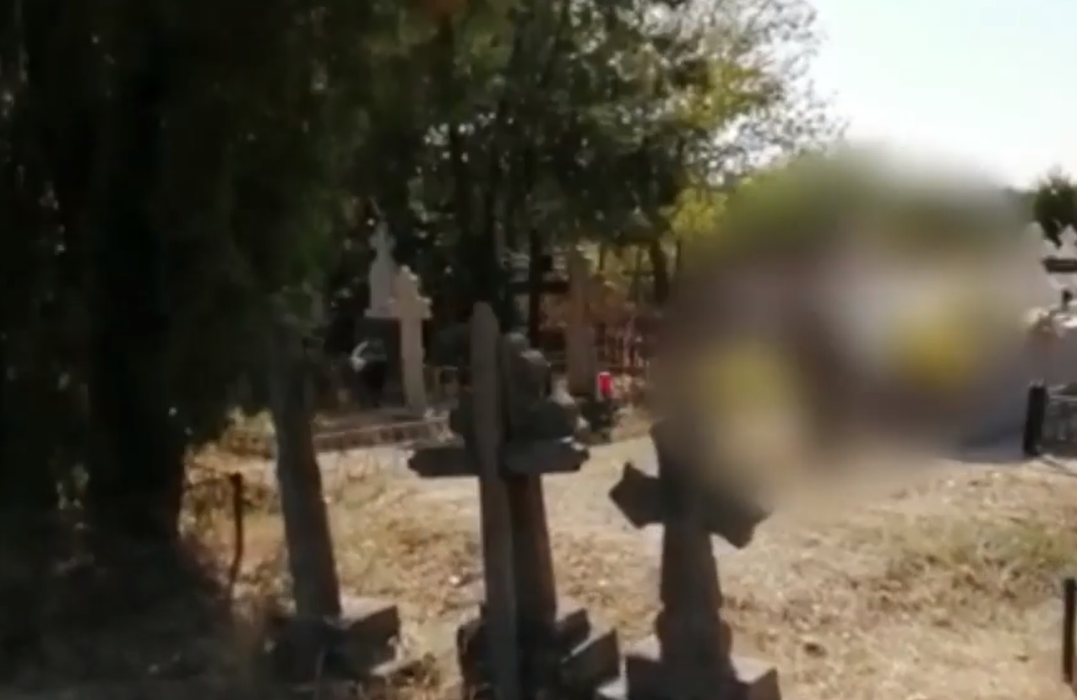 Șocant! Fratele muncitorului ucis în explozia dintr-o fabrică din Capitală a murit, astăzi, chiar pe mormântul rudei sale