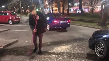 Ce i-au făcut polițiștii locali din Arad unei femei care scuipa coji de semințe pe jos