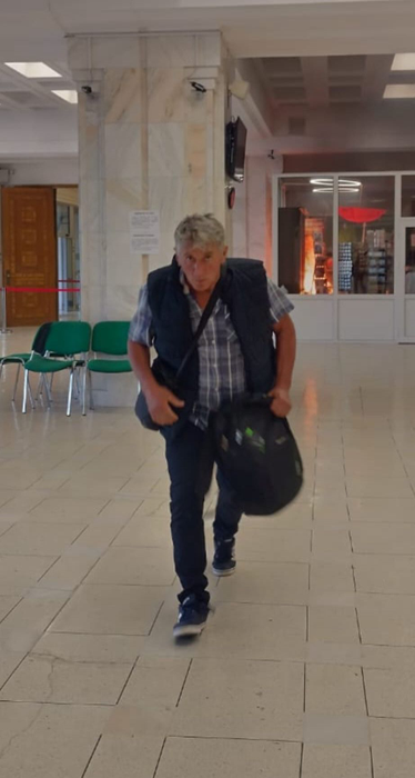 Incendiu la Parlament! El e suspectul principal care ar fi aruncat cu benzină, apoi a dat foc