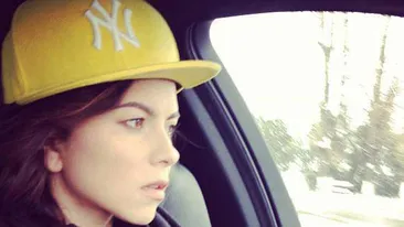 Unde nu e cap, e vai de şapcă! Învaţă de la vedete si stilist cum să porţi accesoriul care te scoate din anonimat