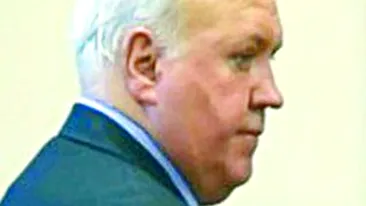 Joaca poker ca sa-si plateasca victimele