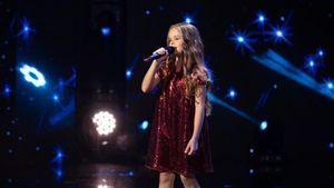 Jurații Românii au talent, puși la zid după ce Rebeca Rizea nu a primit Golden Buzz. Fetița de 8 ani, cu timbrul Mădălinei Manole, a ridicat publicul în picioare