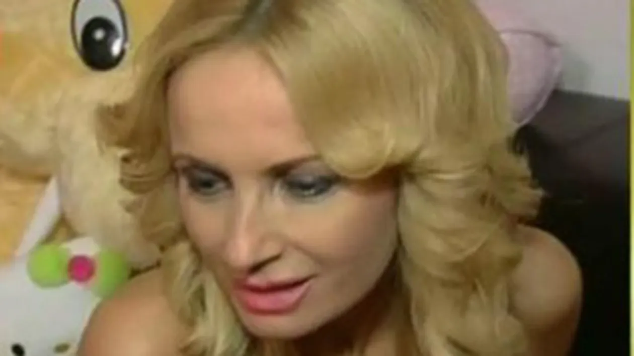 VIDEO Daniela Gyorfi vrea un numar de striptease de la sotul ei!