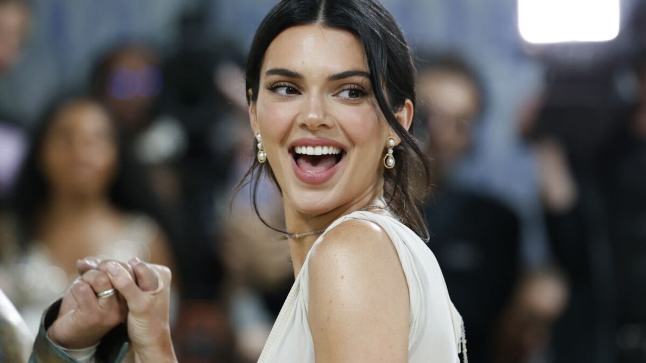 Kendall Jenner are iubit nou? Cu ce actor celebru a fost surprinsă în Hawaii, la micul dejun