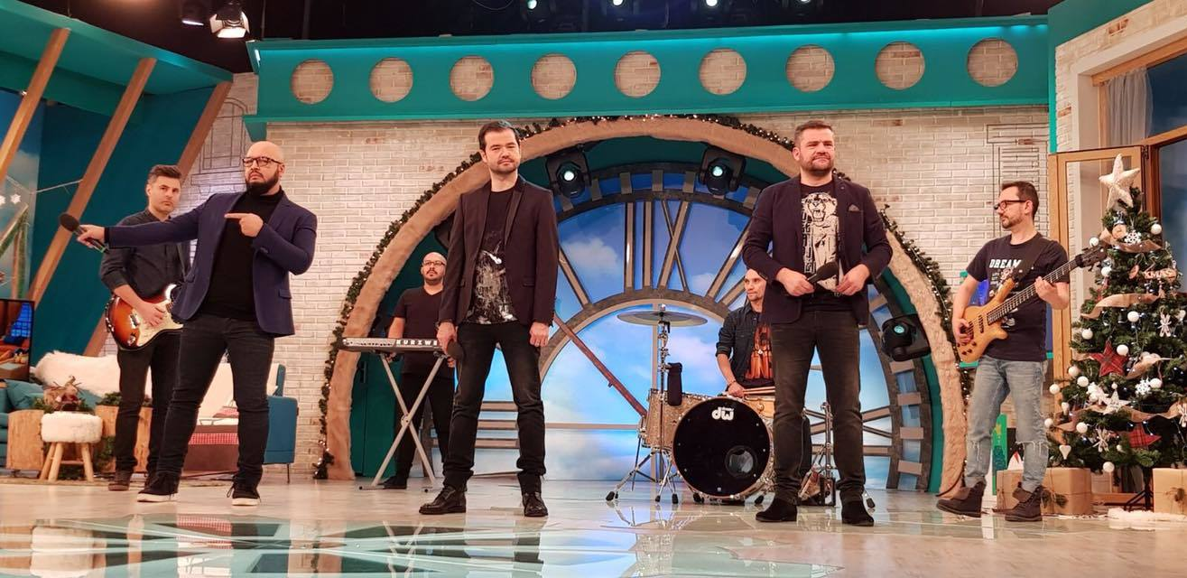 Laurenţiu de la „3 Sud Est”, poză de album alături de familia sa. Ce mare şi frumoasă este fiica lui! Cu cine seamănă mai mult Lorena