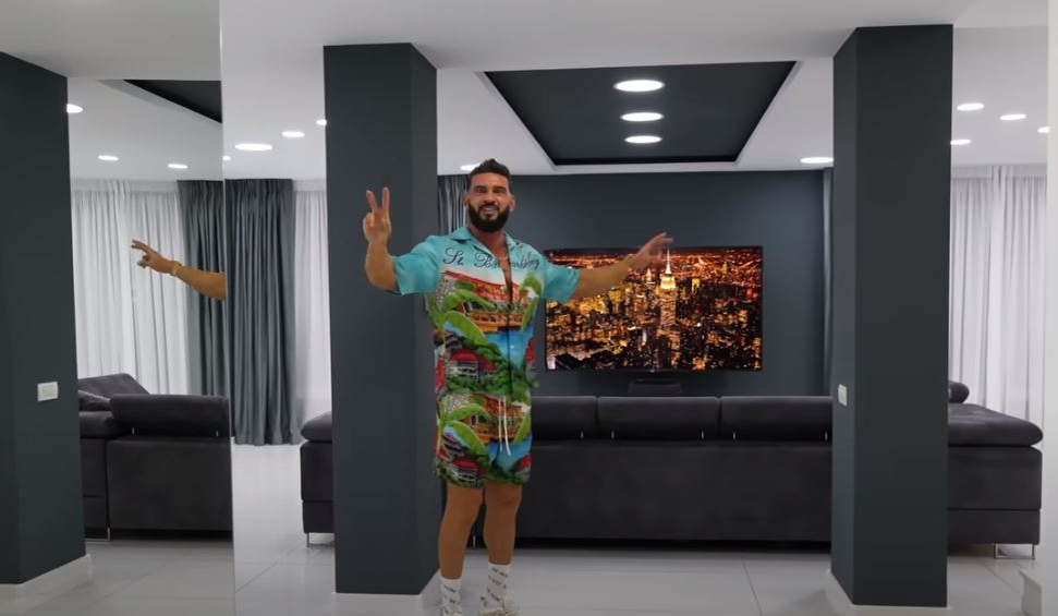 Dorian Popa face modificări în vilă