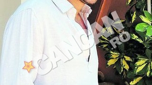 Actorul Andrei Aradits si-a castigat existenta ca muzicant ambulant: "Am stat trei luni la mare cu banii castigati din cantat"