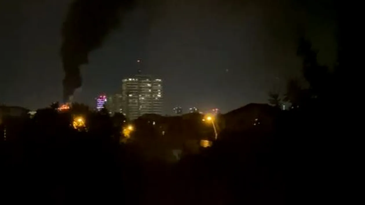 Ultima oră: INCENDIU violent la un bloc de 12 etaje din nordul Capitalei