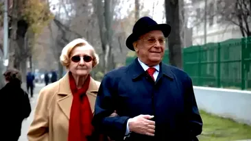 Cum și-a luat adio Nina de la Ion Iliescu. Soția fostului președinte nu este prezentă la Palatul Cotroceni, dar gestul ei e plin de iubire