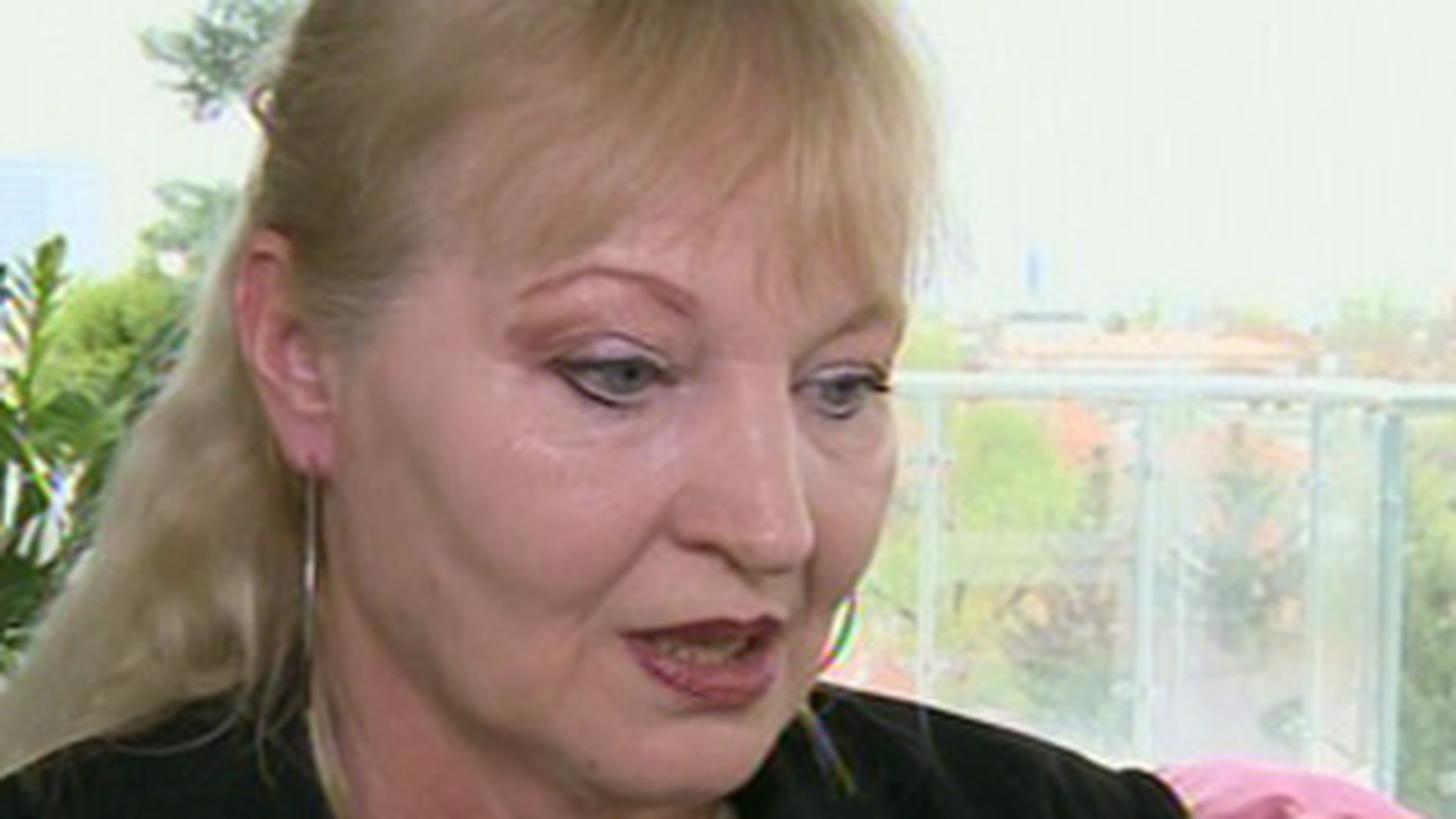 Drama din familia Valentinei Pelinel! Mama ei si-a provocat singura un avort, nestiind ca era insarcinata cu gemeni! A ramas cu unul dintre copii!