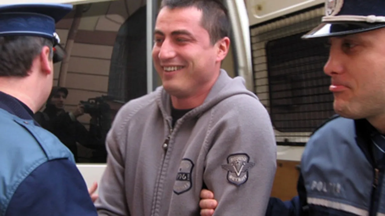 Profita din plin de libertate! Primele imagini cu Cristi Cioaca la noul loc de munca. N-o sa-ti vina sa crezi ce face