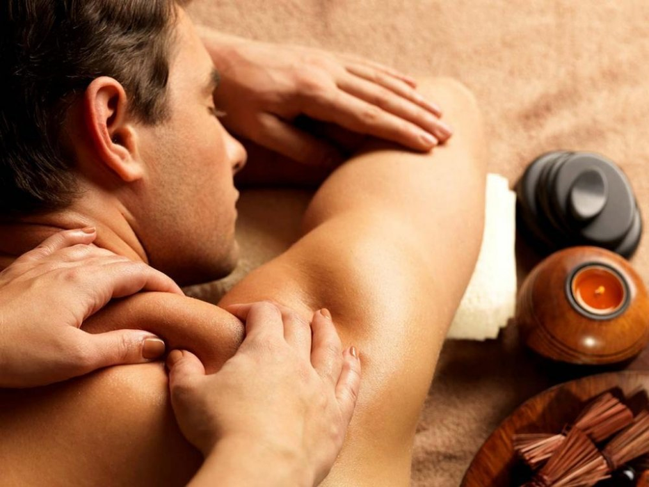 Tânăra a fost bătută și tâlhărită de client, după ce i-a făcut masaj erotic