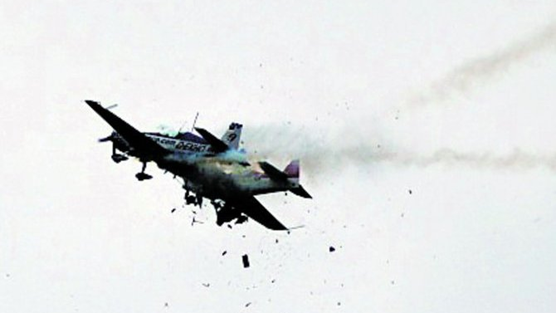 Doua avioane s-au ciocnit in aer