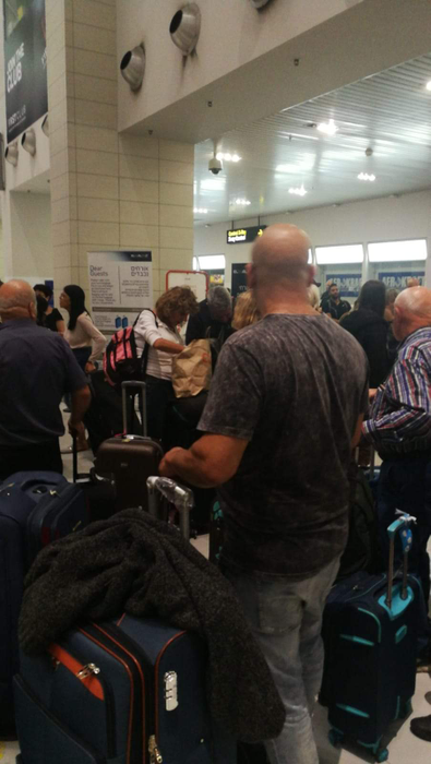 ”Dezastru pe Aeroportul Otopeni!” Nimeni nu pleacă, nu se fac…