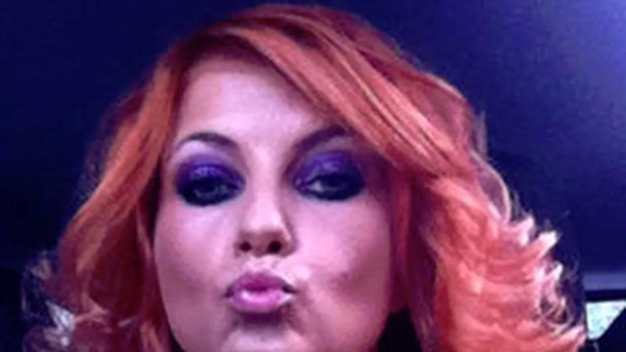 Sylvia s-a indragostit prima data la 14 ani, de un baiat de la tara! Era iubirea aia frumoasa, dar trecatoare! Vezi ce spune despre primul ei sarut