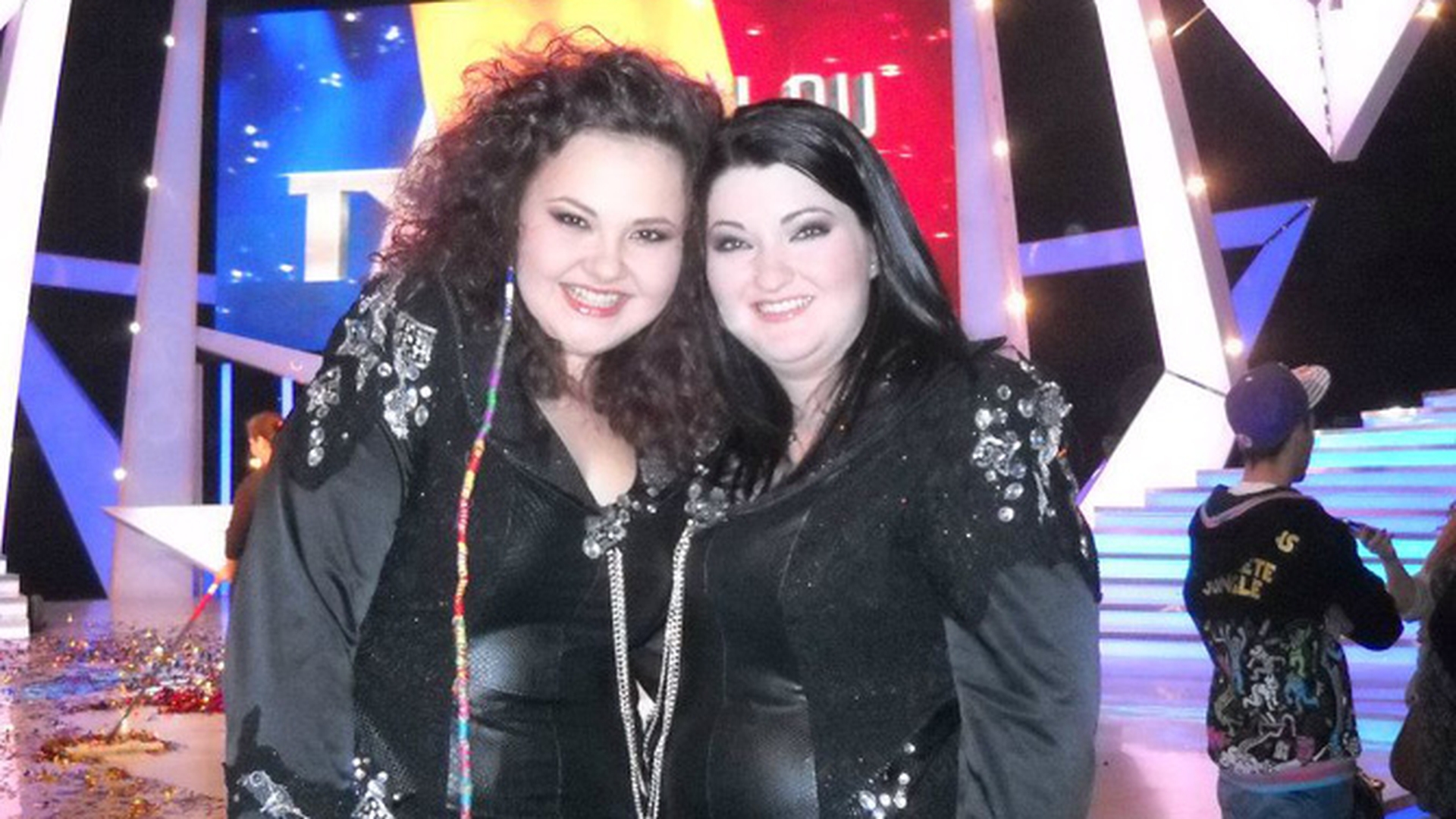 Au pornit din acelasi loc, dar n-au avut acelasi noroc! Le mai stiti pe Cristina si Alina de la "Romanii au talent"? Una dintre ele si-a facut loc in showbiz, cealalta n-a primit nicio oferta!