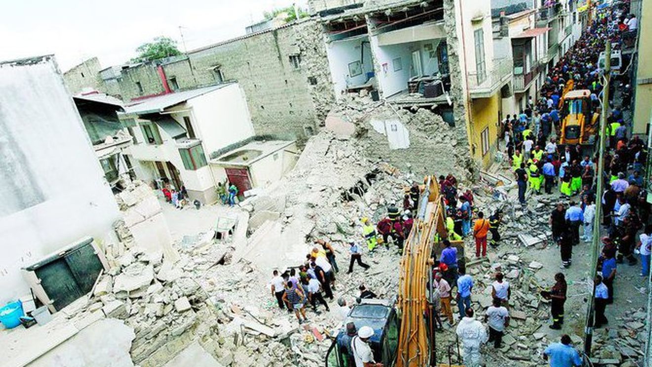 O fetita a supravietuit 15 ore sub daramaturi