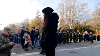 VIDEO| Moment emoționant astăzi, 1 decembrie. O tânără a fost cerută în căsătorie chiar de către iubitul său, soldat român