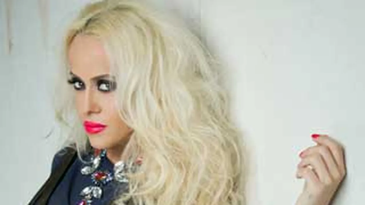 Tratata ca Madonna de Romania! Turcii o primesc pe Anda Adam cu limuzina si sampanie!