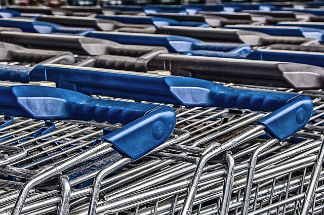 Ce au pățit o femeie și copilul ei de 2 ani într-un supermarket din Medgidia. Martorii au crezut că nu văd bine