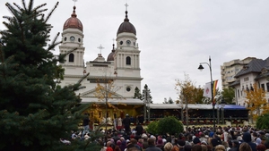 O familie din București împodobește cu flori, de 15 ani, catafalcul moaștelor Sfintei Parascheva. S-au rugat, iar dorința le-a fost îndeplinită...