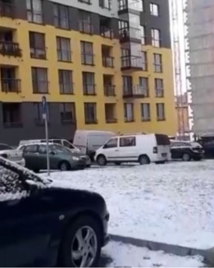 Tragedie în Brașov. Un bărbat s-a aruncat de la etajul 10 cu fiica sa de trei luni şi jumătate în braţe