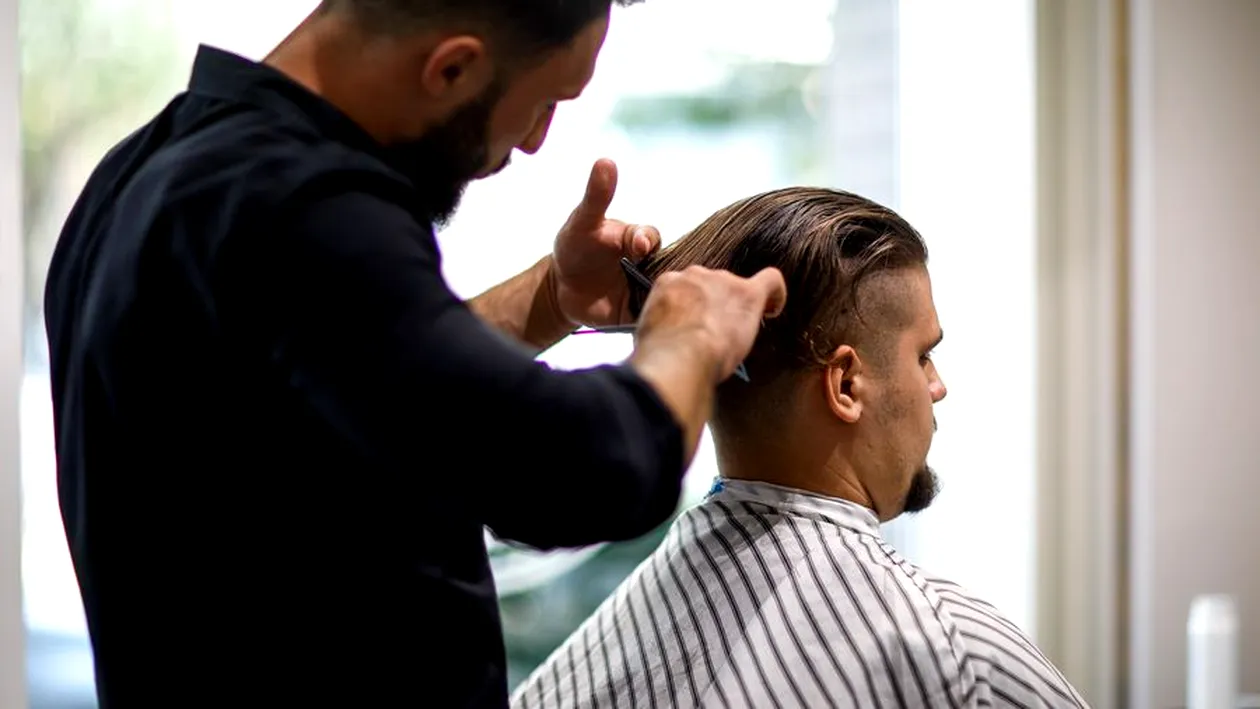Ți-a crescut părul?! O firmă din România plătește o adevărată avere pentru podoaba ta capilară