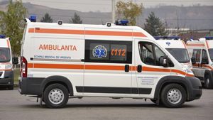 Poveste incredibilă, la Iași: amantul s-a aruncat de la etajul III când a venit soțul acasă. Acum e în comă, la spital