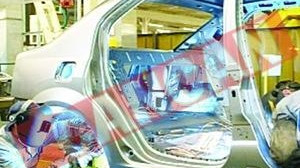 Grevistii de la Dacia au reluat lucrul