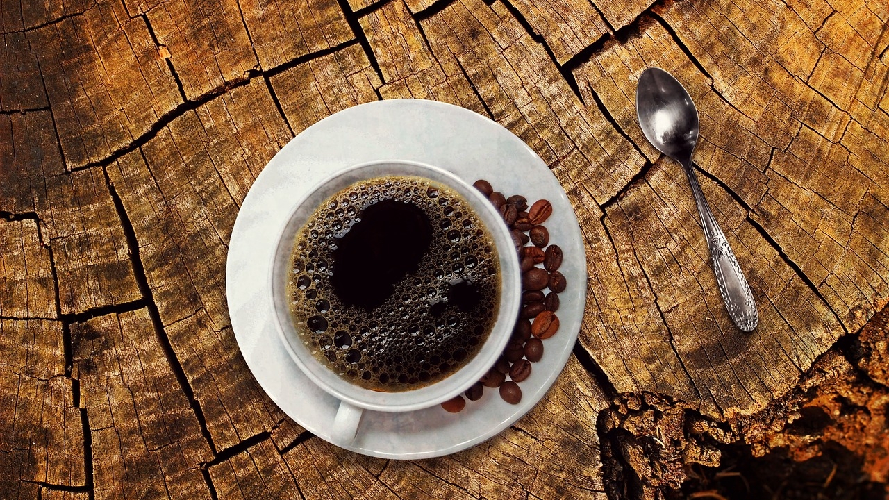 Bei cafeaua înainte de micul dejun? Efectele pe care le poate avea asupra organismului