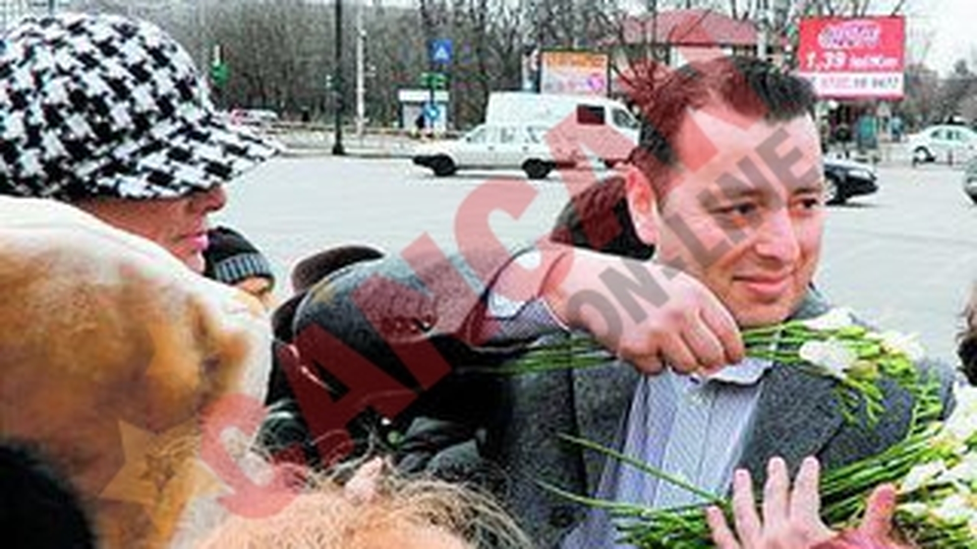 Stefan Florescu a oferit zeci de mii de flori de 8 Martie