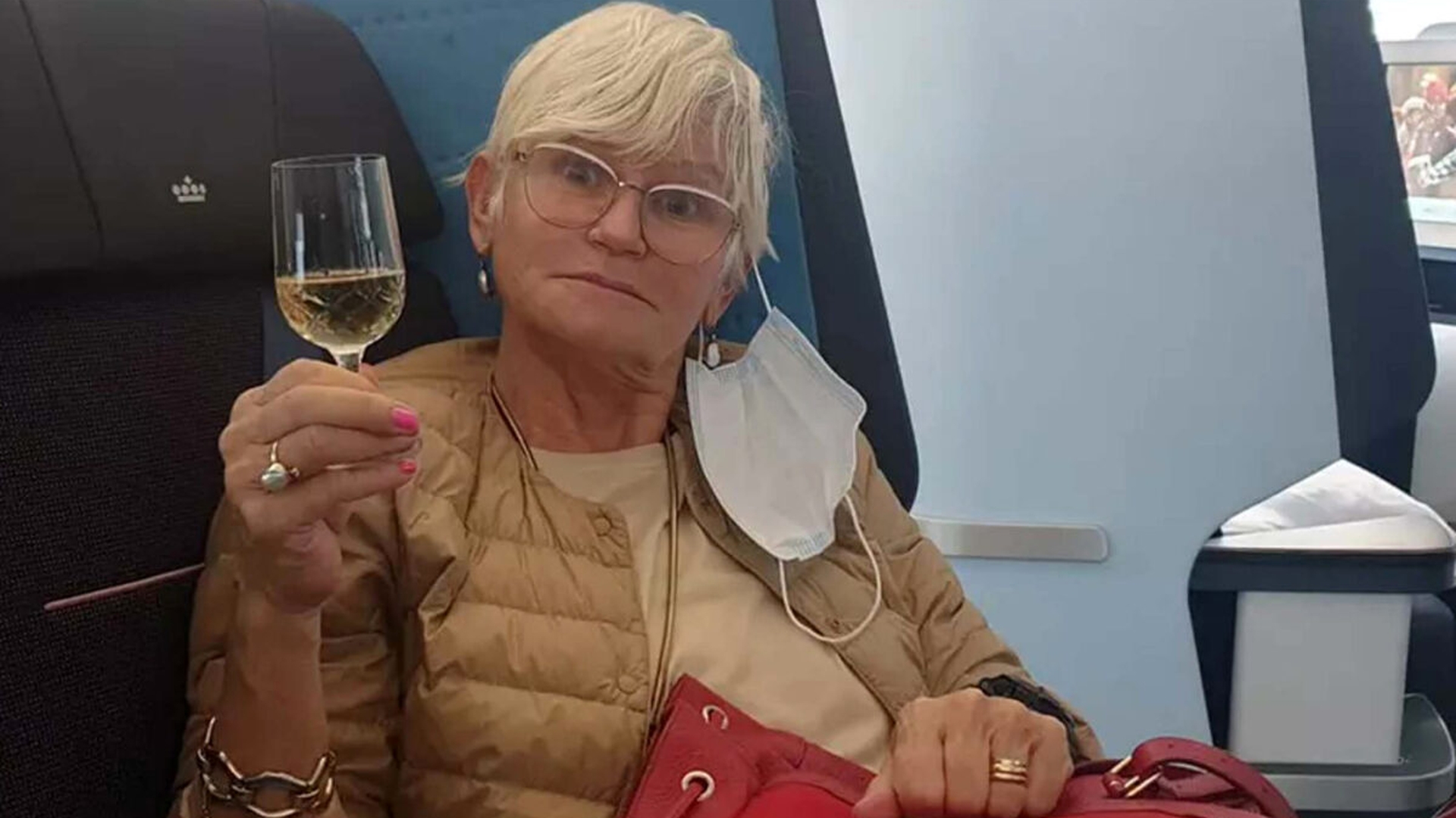 Monica Tatoiu bea zilnic câte o sticlă de șampanie la prânz, singură. Care este motivul