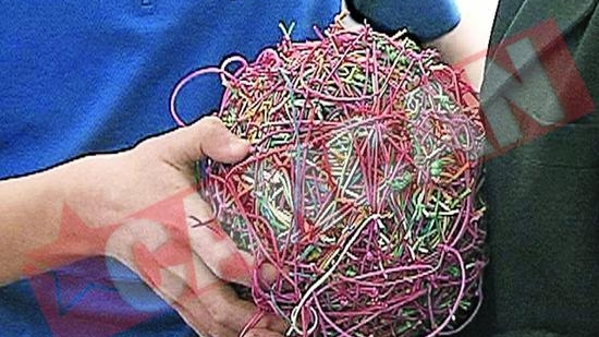 Vor sa intre in Cartea Recordurilor cu cel mai lung elastic