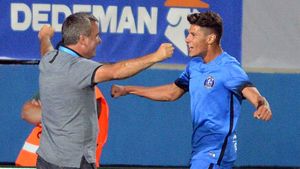 Imagini exclusive. Ea este bomba-sexy care i-a scos lui Hagi milioane de euro din buzunar!