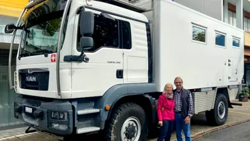 Povestea soților din Elveția care călătoresc în jurul lumii într-un camion de 200.000 de euro: „Vrem să descoperim cât mai multe”