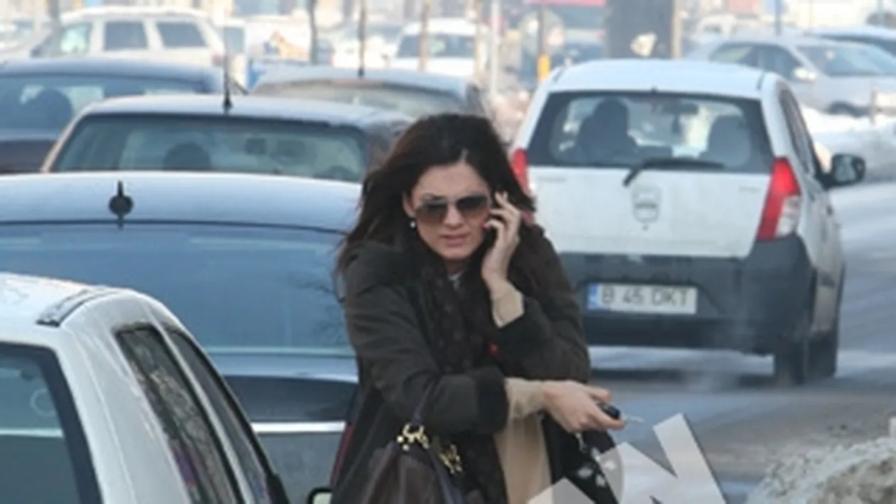 Malvina face echilibristica pe strada! E neajutorata in fata zapezii