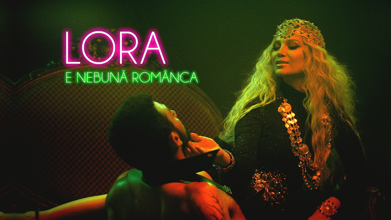 Lora, surprinsă în lenjerie intimă! Pe cine a îmbrățișat cu foc prezentatoarea de la Pro TV! Nu, nu e Ionuț Ghenu