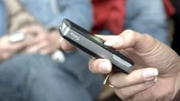 Incredibil! Un student din Bucureşti şi-a înscenat furtul telefonului mobil pentru a obţine unul nou