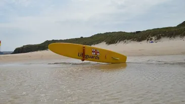 Atenție! Ce înseamnă, de fapt, steagul galben de la malul mării