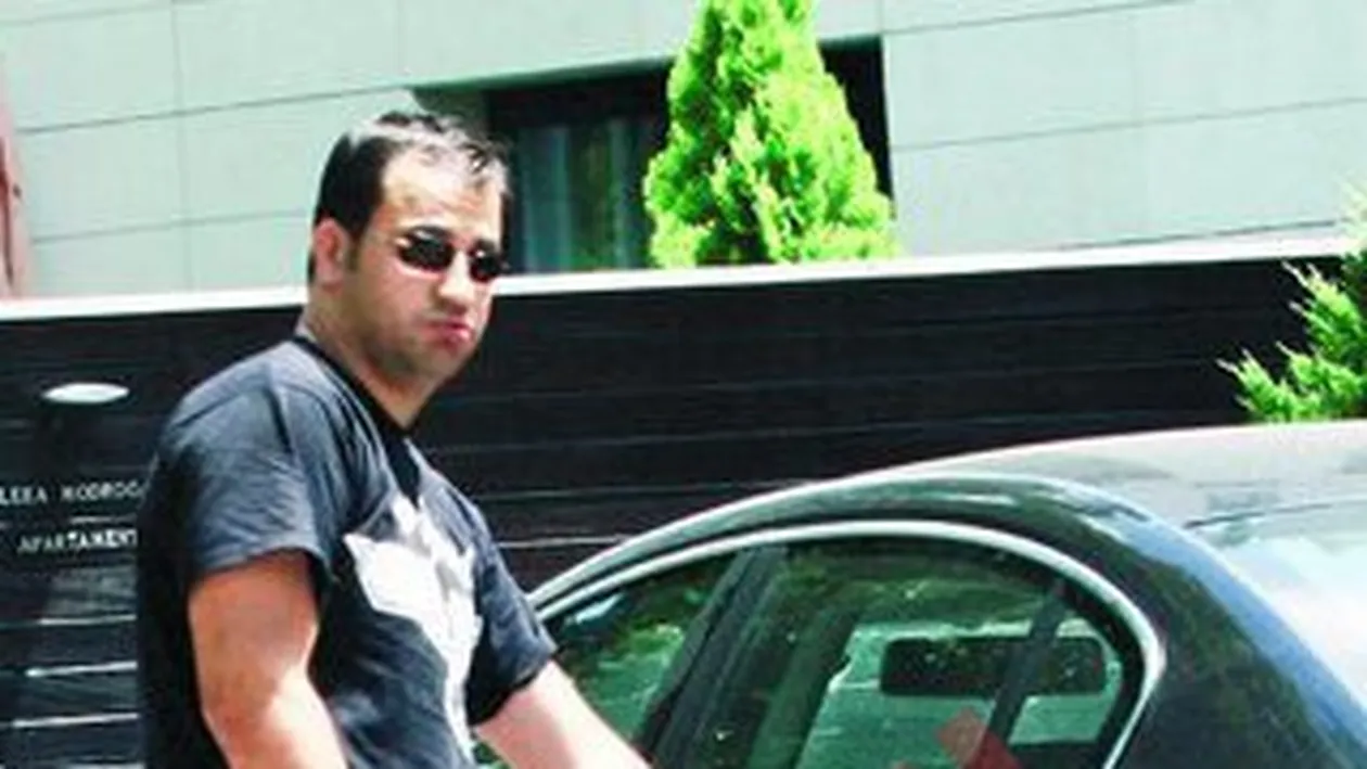 I-a luat zece perechi de dopuri de urechi